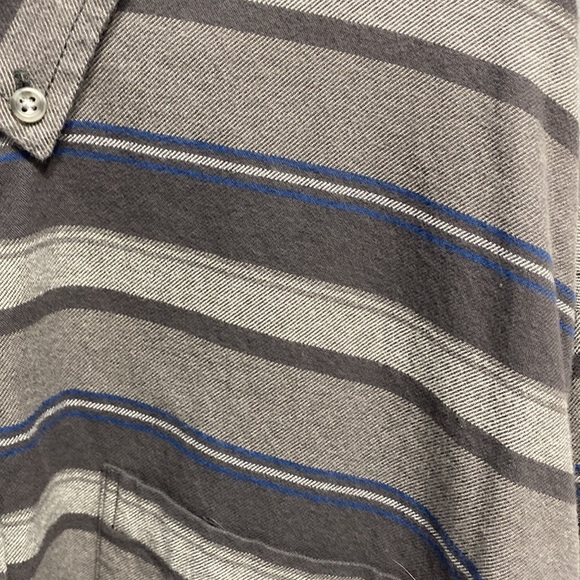Eddie Bauer long sleeve shirt. - Picture 2 of 3